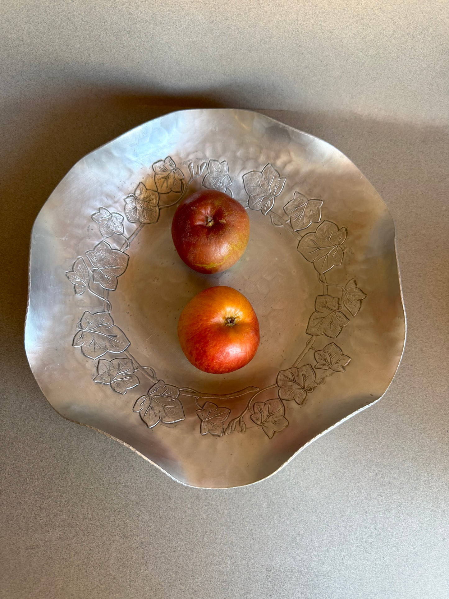 Vintage 1950s Everlast Aluminum Bowl with Ivy Etching | American Origin