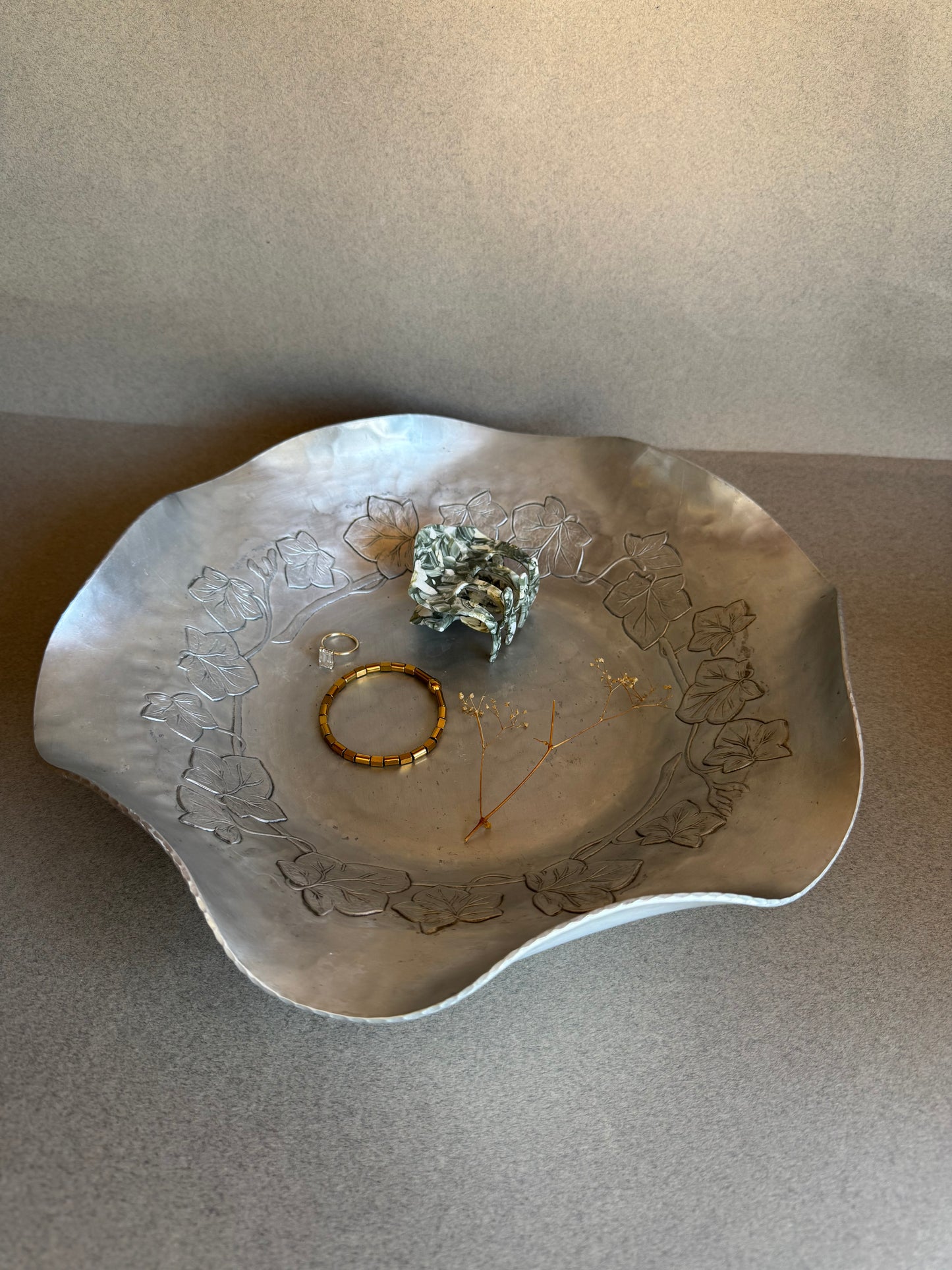 Vintage 1950s Everlast Aluminum Bowl with Ivy Etching | American Origin
