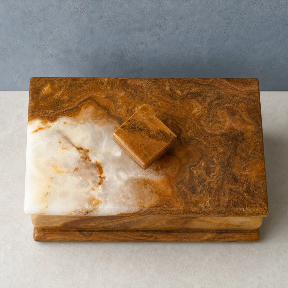 Amber quartz onyx keepsake box, top-down view of its swirling tobacco-and-amber lid.