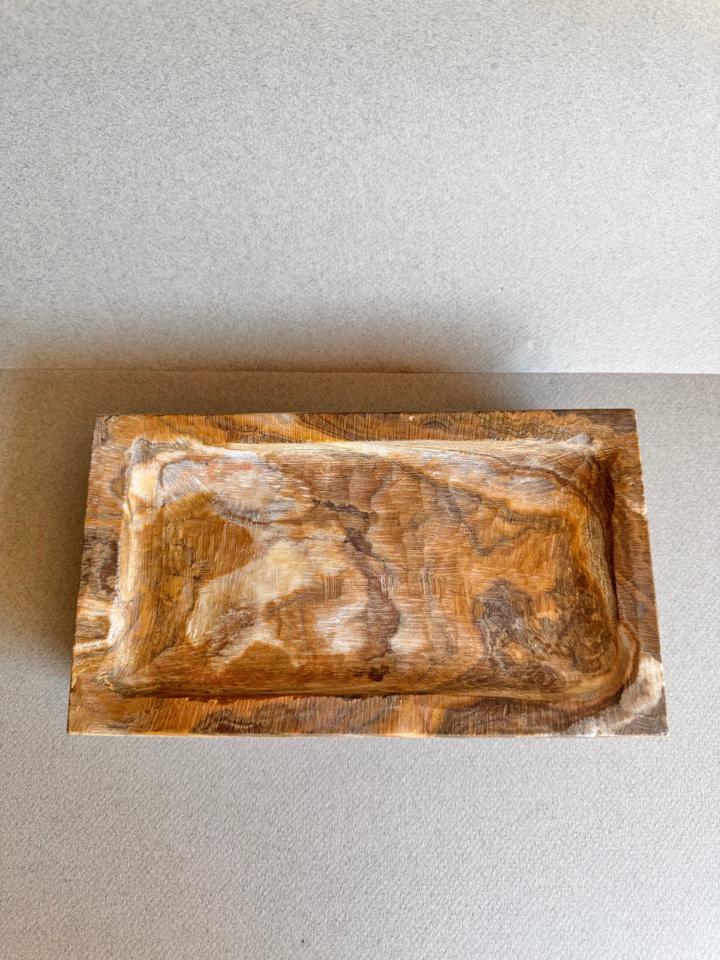 Top view of unique veining pattern inside the SAÉA stone tray
