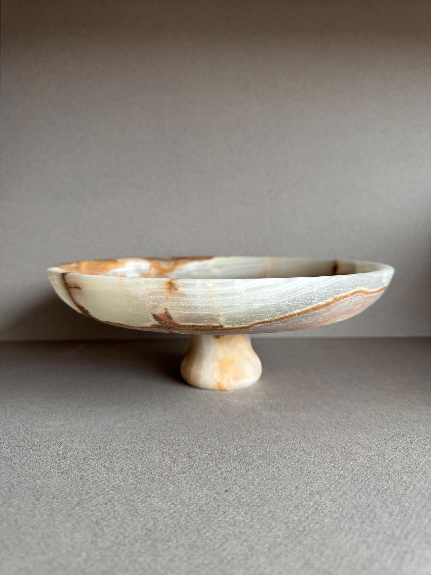 SAÉA Centerpiece Pedestal Bowl in Onyx | Hand-carved from Natural Stone