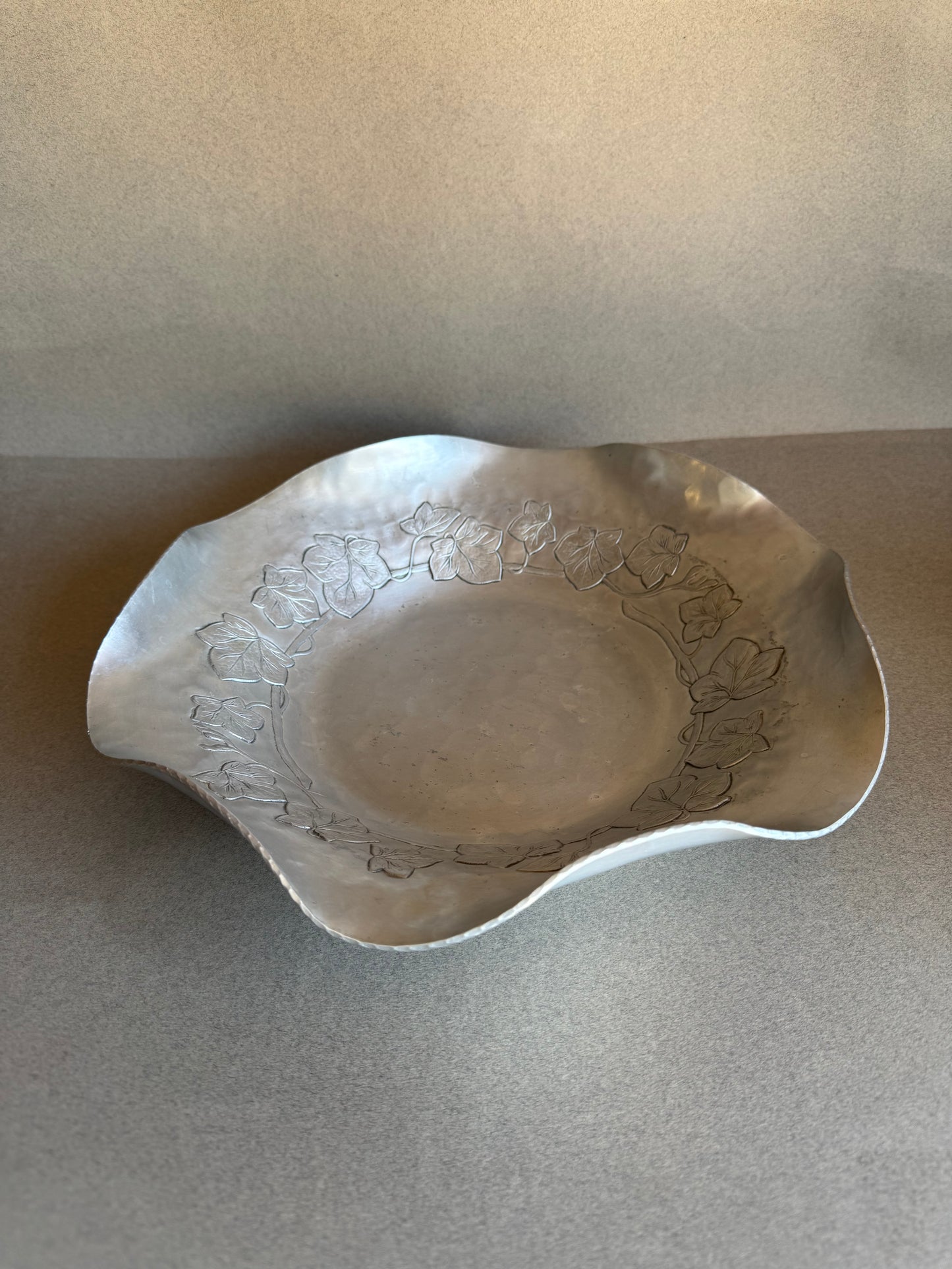 Vintage 1950s Everlast Aluminum Bowl with Ivy Etching | American Origin