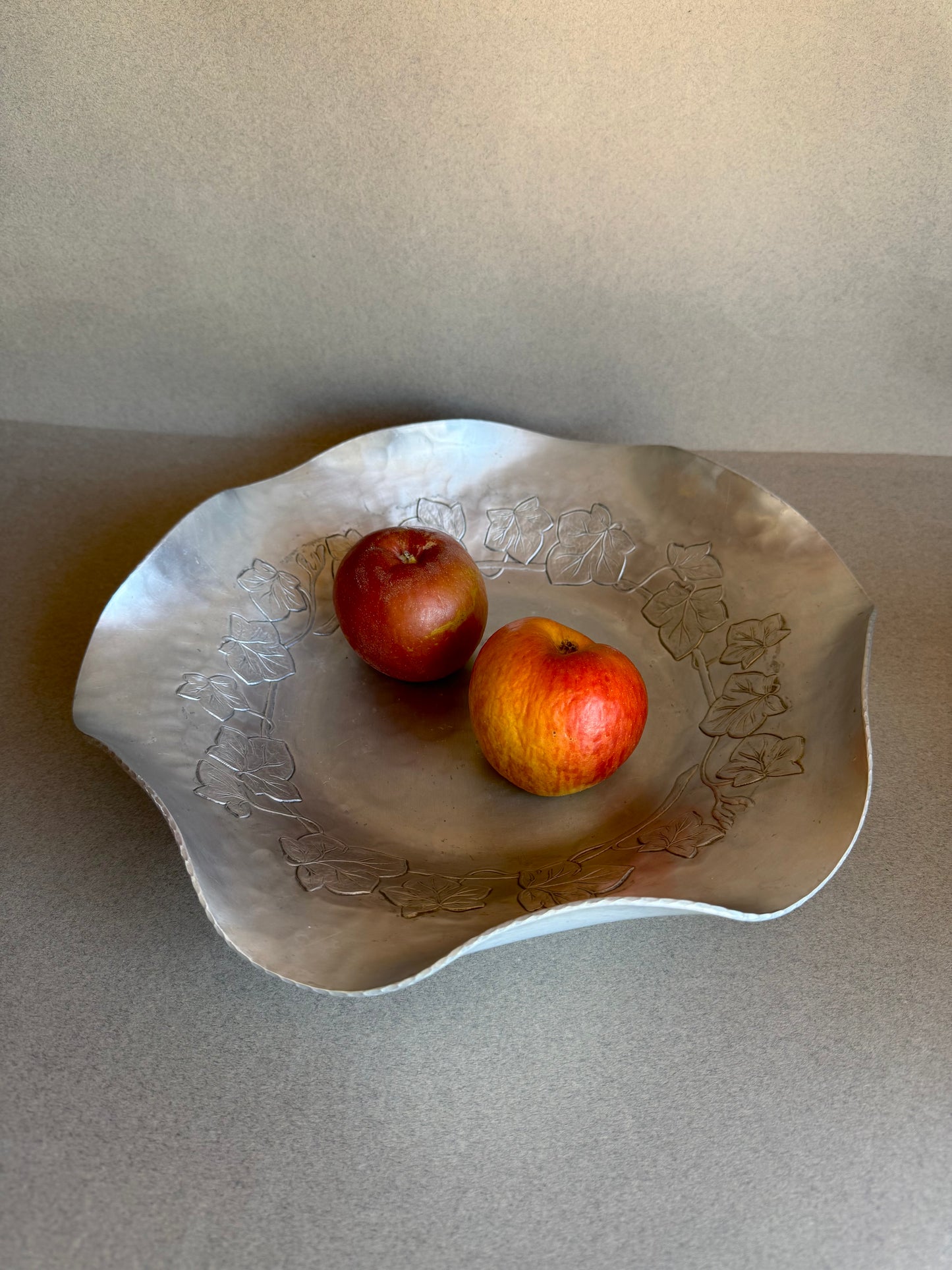 Vintage 1950s Everlast Aluminum Bowl with Ivy Etching | American Origin