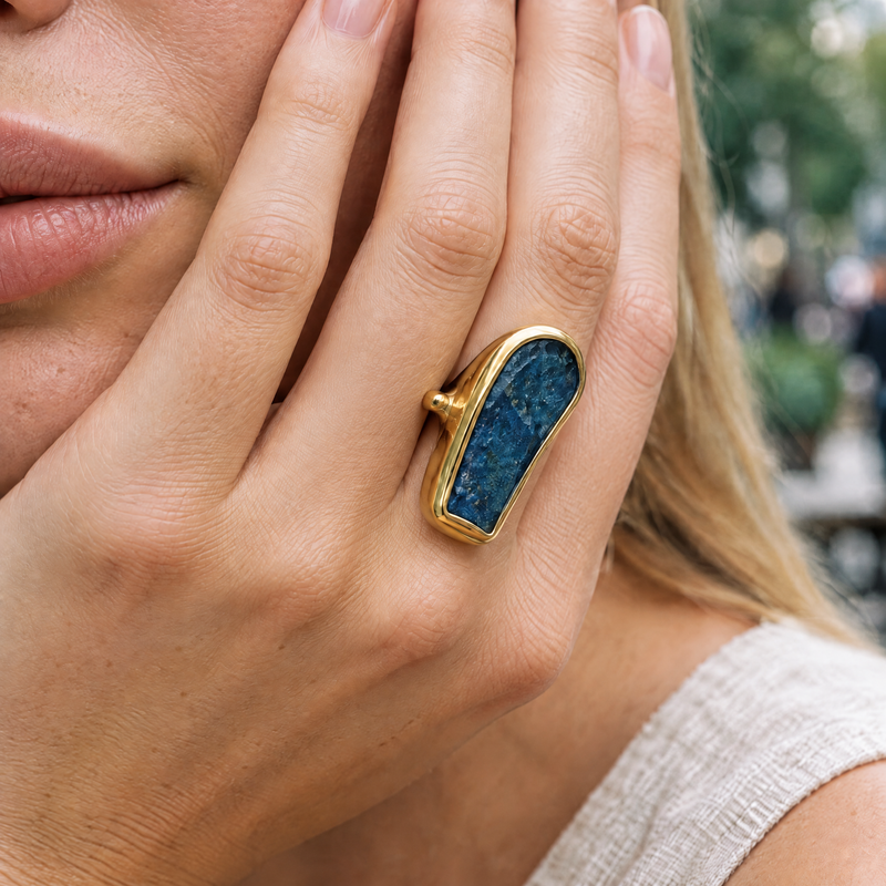Ink blue & gold | SAÉA Raw Kyanite Statement Ring