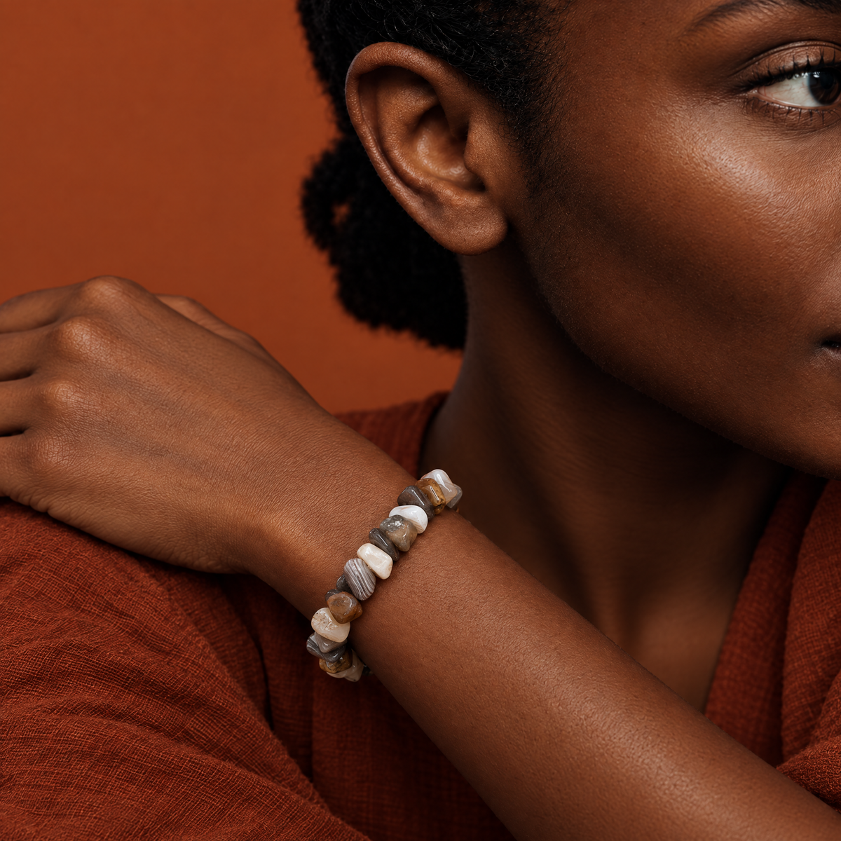 Smoke & peach | SAÉA Banded Agate Chunky Chip Stretch Bracelet