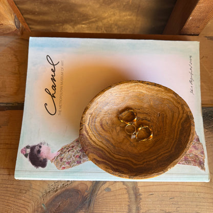 Front-facing shot of SAÉA onyx catchall bowl highlighting its earthy veining and organic form

