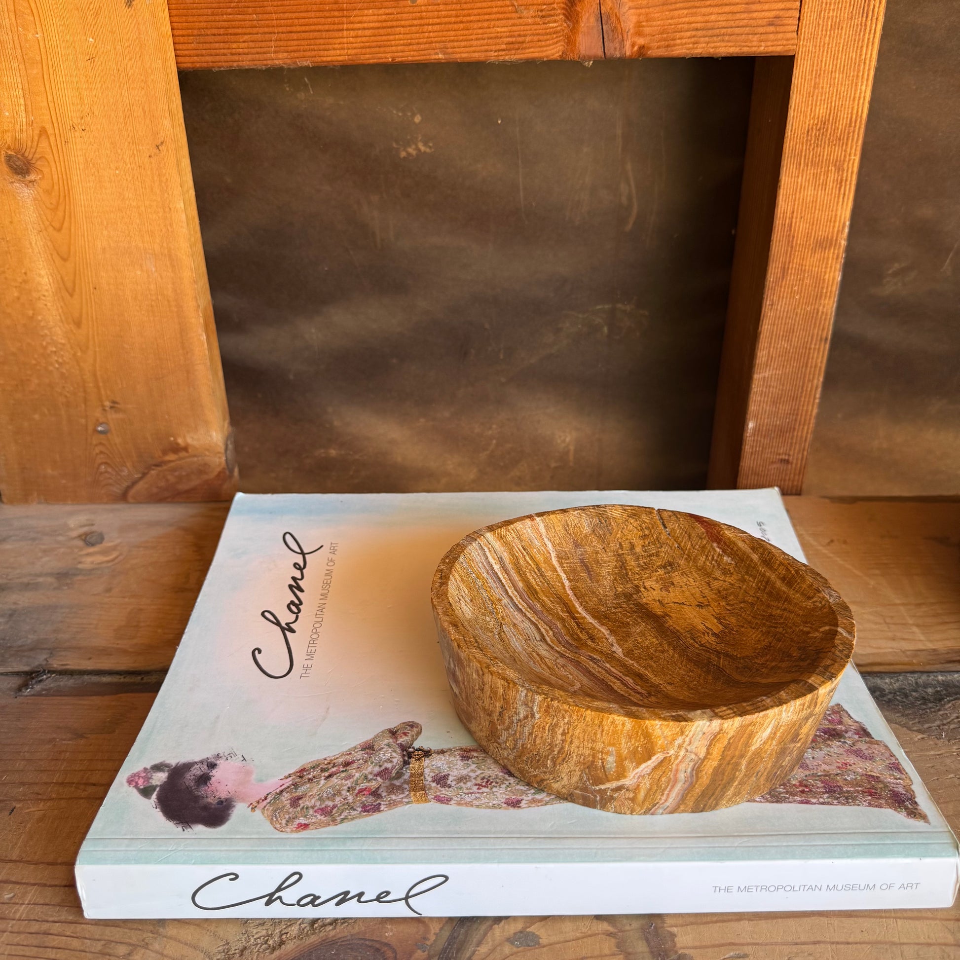 Top-down view of compact onyx bowl showing fine linear veining in golden and honey tones
