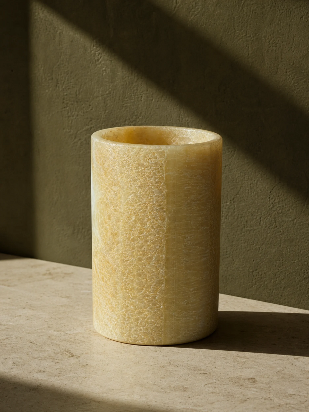 Honeycomb & Amber | SAÉA Flat Onyx Vessel