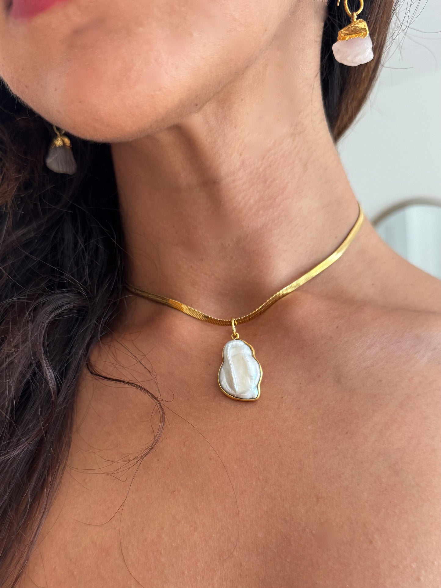 SAÉA 18k gold herringbone choker with natural pearl pendant, handmade hypoallergenic necklace

