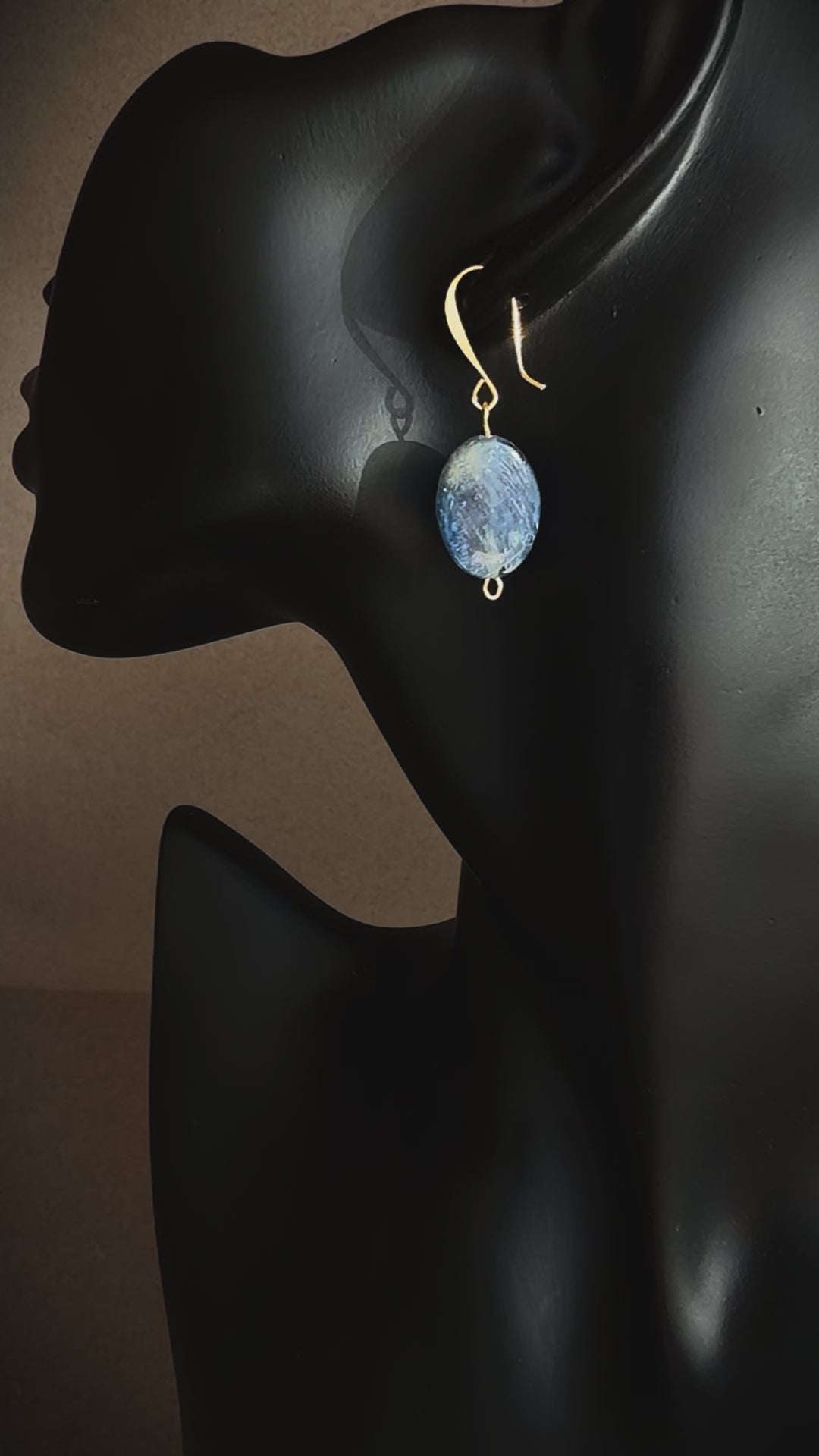Minimal blue kyanite gemstone earring in gold filled brass, lightweight handmade dangle jewelry
