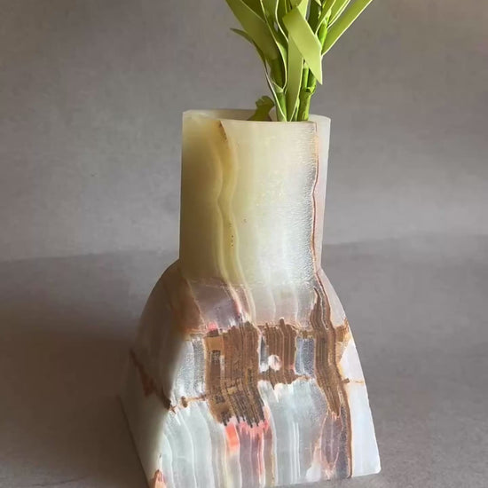 stone onyx vase with unique patterns