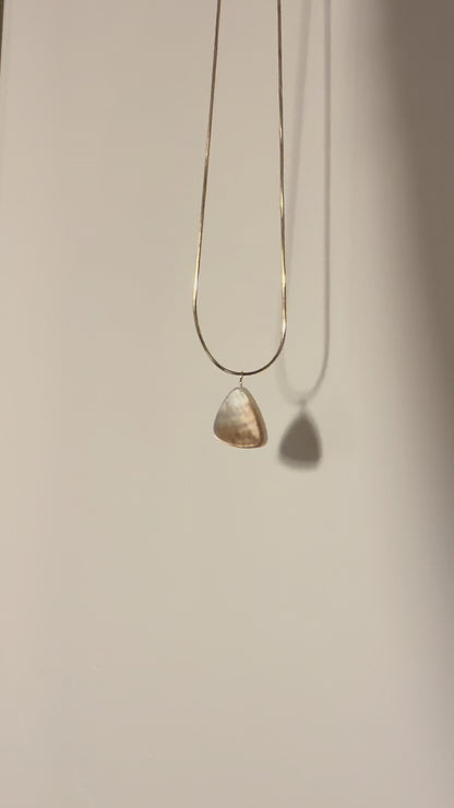 SAÉA Dainty Mother of Pearl Pendant Necklace (14K Gold Filled)