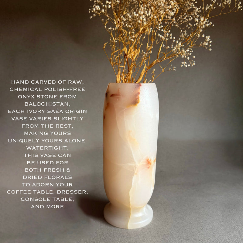 Decorative onyx white peach vase with dried flowers on a gray background, featuring text about the product.